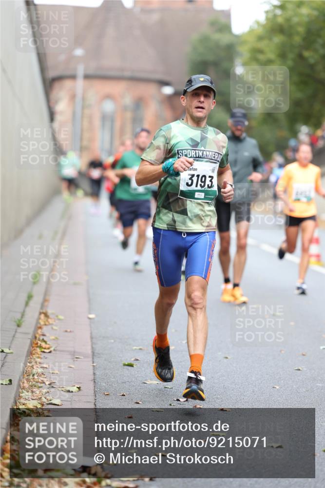 05.10.2025 - 20. swb-Marathon Bremen Michael Strokosch http://msf.ph/oto/9215071 05.10.2025 12:41:52 Laufen 3193 meine-sportfotos.de