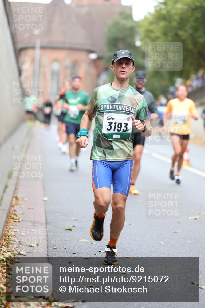 05.10.2025 - 20. swb-Marathon Bremen Michael Strokosch http://msf.ph/oto/9215072 05.10.2025 12:41:52 Laufen 3193 meine-sportfotos.de