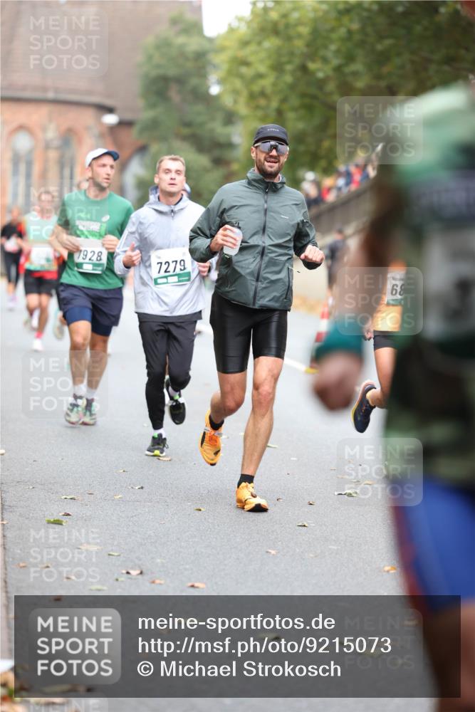 05.10.2025 - 20. swb-Marathon Bremen Michael Strokosch http://msf.ph/oto/9215073 05.10.2025 12:41:54 Laufen 7928, 7279, 68 meine-sportfotos.de