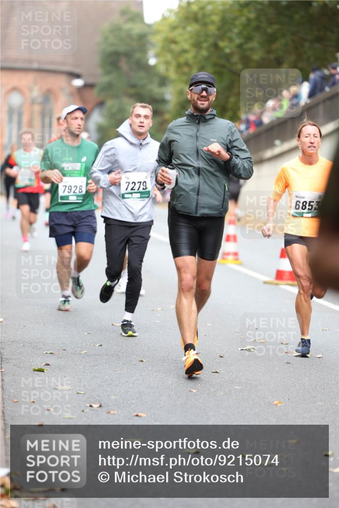 05.10.2025 - 20. swb-Marathon Bremen Michael Strokosch http://msf.ph/oto/9215074 05.10.2025 12:41:54 Laufen 7928, 7279, 6853 meine-sportfotos.de