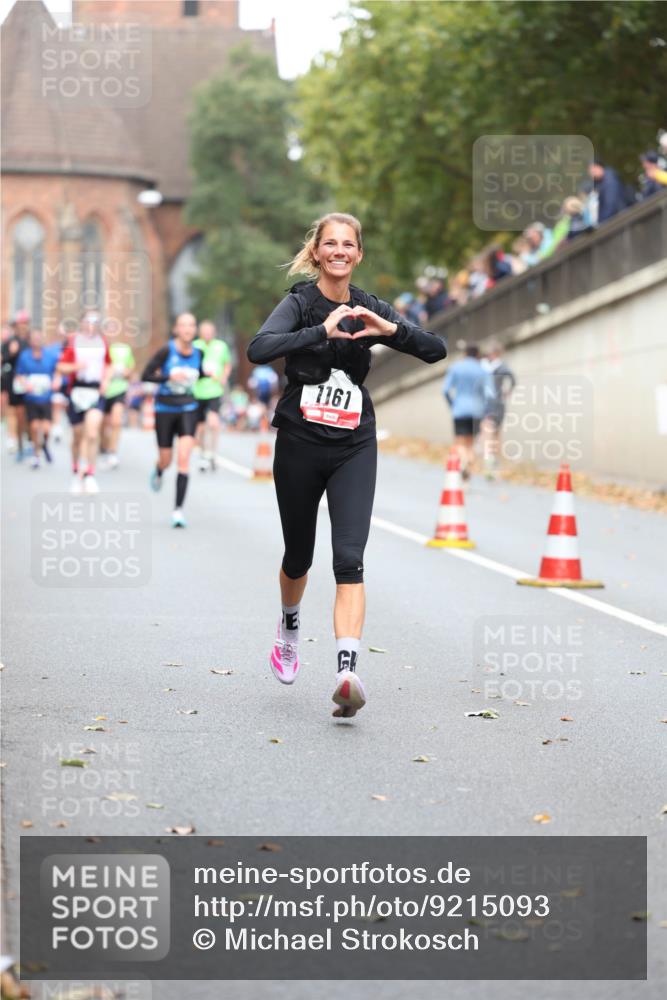 05.10.2025 - 20. swb-Marathon Bremen Michael Strokosch http://msf.ph/oto/9215093 05.10.2025 12:42:04 Laufen 1161 meine-sportfotos.de
