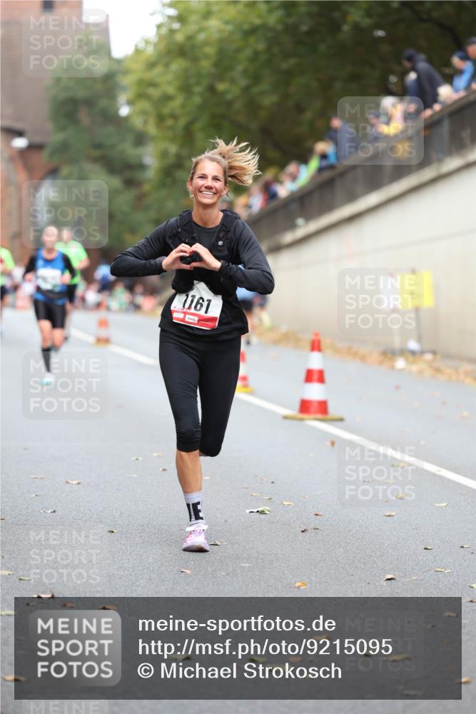 05.10.2025 - 20. swb-Marathon Bremen Michael Strokosch http://msf.ph/oto/9215095 05.10.2025 12:42:05 Laufen 1161 meine-sportfotos.de