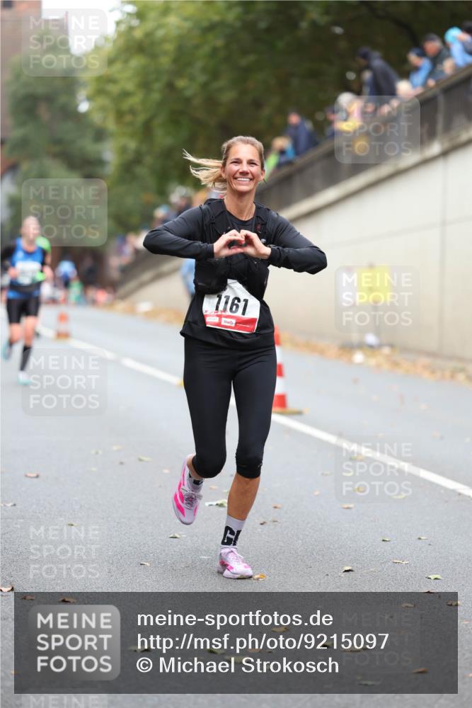 05.10.2025 - 20. swb-Marathon Bremen Michael Strokosch http://msf.ph/oto/9215097 05.10.2025 12:42:05 Laufen 1161 meine-sportfotos.de