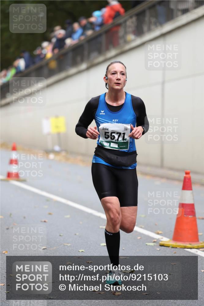 05.10.2025 - 20. swb-Marathon Bremen Michael Strokosch http://msf.ph/oto/9215103 05.10.2025 12:42:10 Laufen 5571 meine-sportfotos.de