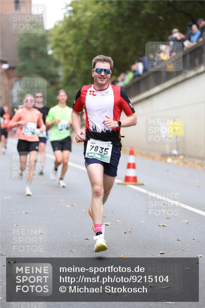 05.10.2025 - 20. swb-Marathon Bremen Michael Strokosch http://msf.ph/oto/9215104 05.10.2025 12:42:11 Laufen 7835 meine-sportfotos.de