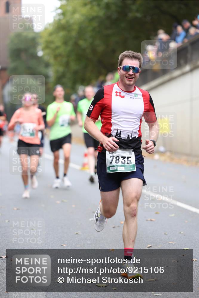 05.10.2025 - 20. swb-Marathon Bremen Michael Strokosch http://msf.ph/oto/9215106 05.10.2025 12:42:12 Laufen 7835, 08996 meine-sportfotos.de