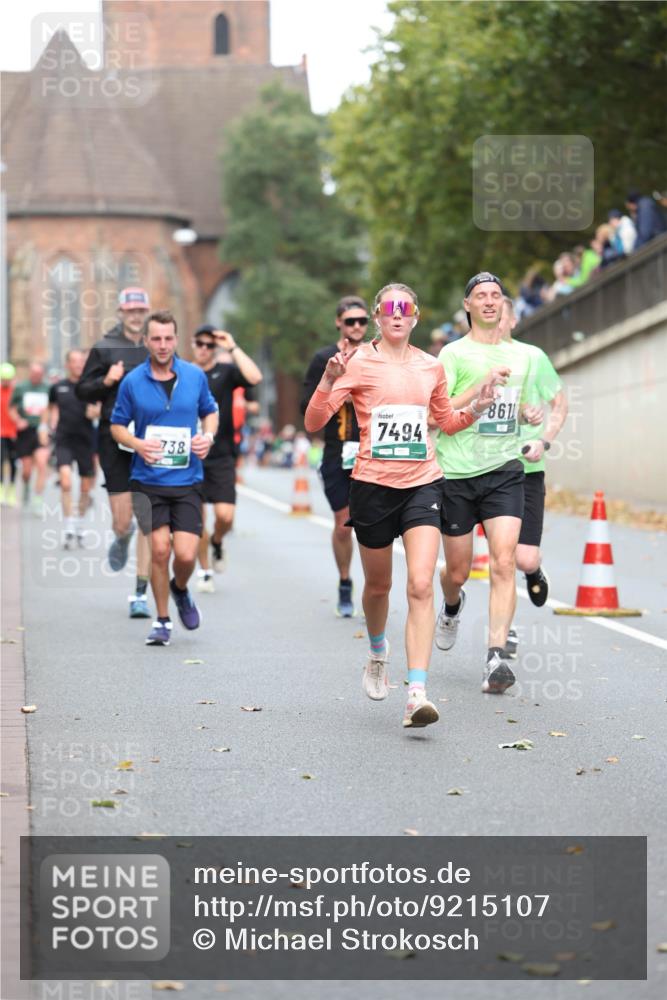 05.10.2025 - 20. swb-Marathon Bremen Michael Strokosch http://msf.ph/oto/9215107 05.10.2025 12:42:12 Laufen 738, 7494, 861 meine-sportfotos.de