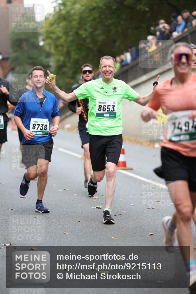 05.10.2025 - 20. swb-Marathon Bremen Michael Strokosch http://msf.ph/oto/9215113 05.10.2025 12:42:14 Laufen 8738, 8653, 749 meine-sportfotos.de