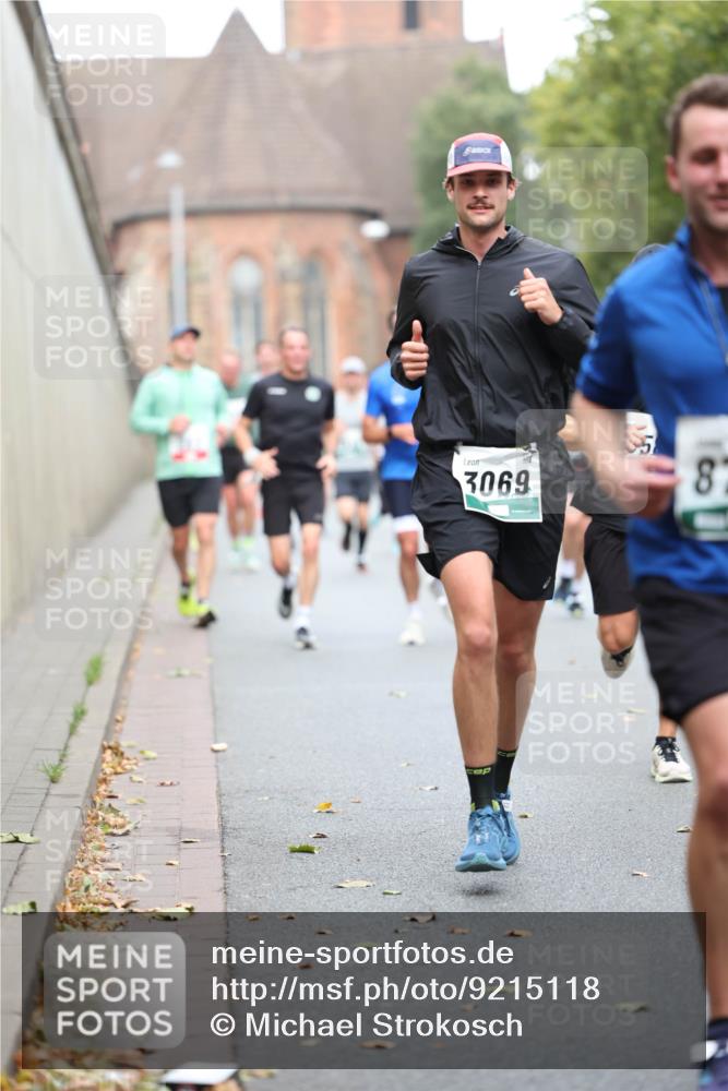 05.10.2025 - 20. swb-Marathon Bremen Michael Strokosch http://msf.ph/oto/9215118 05.10.2025 12:42:16 Laufen 3069, 5, 8 meine-sportfotos.de
