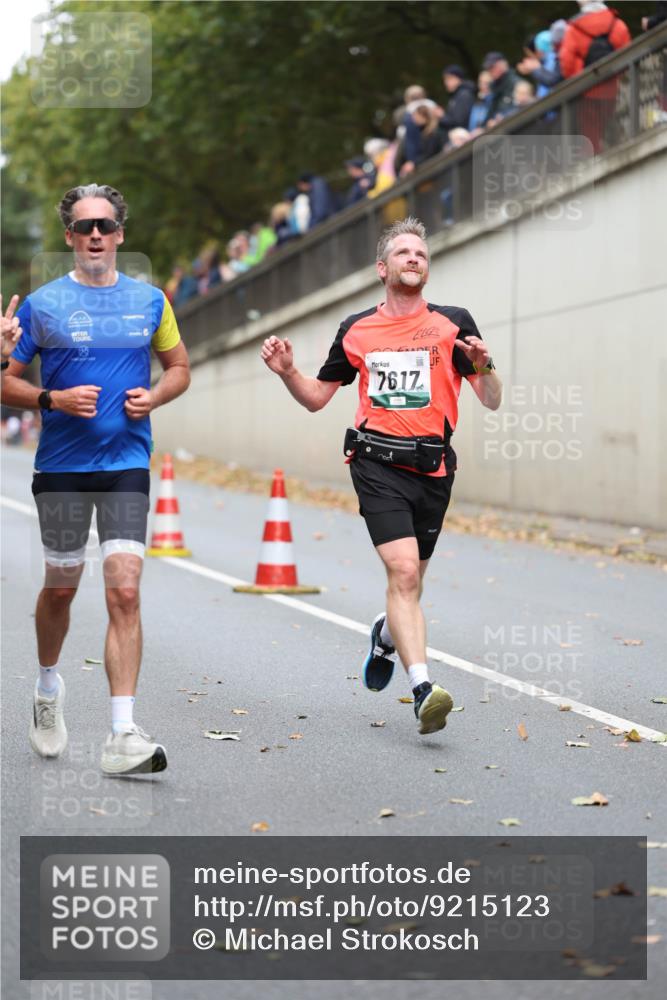 05.10.2025 - 20. swb-Marathon Bremen Michael Strokosch http://msf.ph/oto/9215123 05.10.2025 12:42:19 Laufen 7617 meine-sportfotos.de