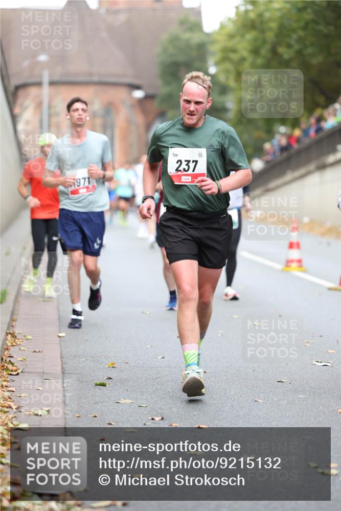 05.10.2025 - 20. swb-Marathon Bremen Michael Strokosch http://msf.ph/oto/9215132 05.10.2025 12:42:23 Laufen 1971, 237 meine-sportfotos.de