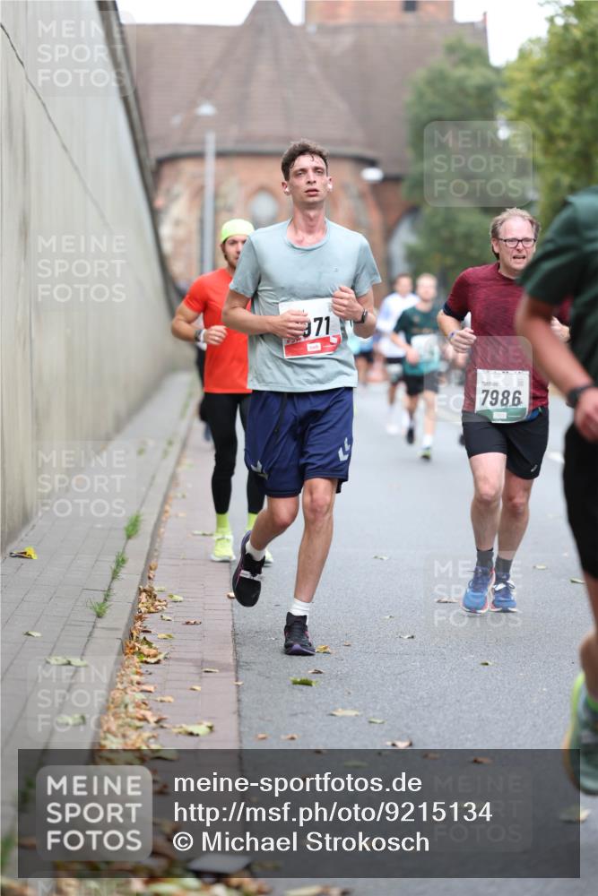 05.10.2025 - 20. swb-Marathon Bremen Michael Strokosch http://msf.ph/oto/9215134 05.10.2025 12:42:24 Laufen 971, 7986 meine-sportfotos.de