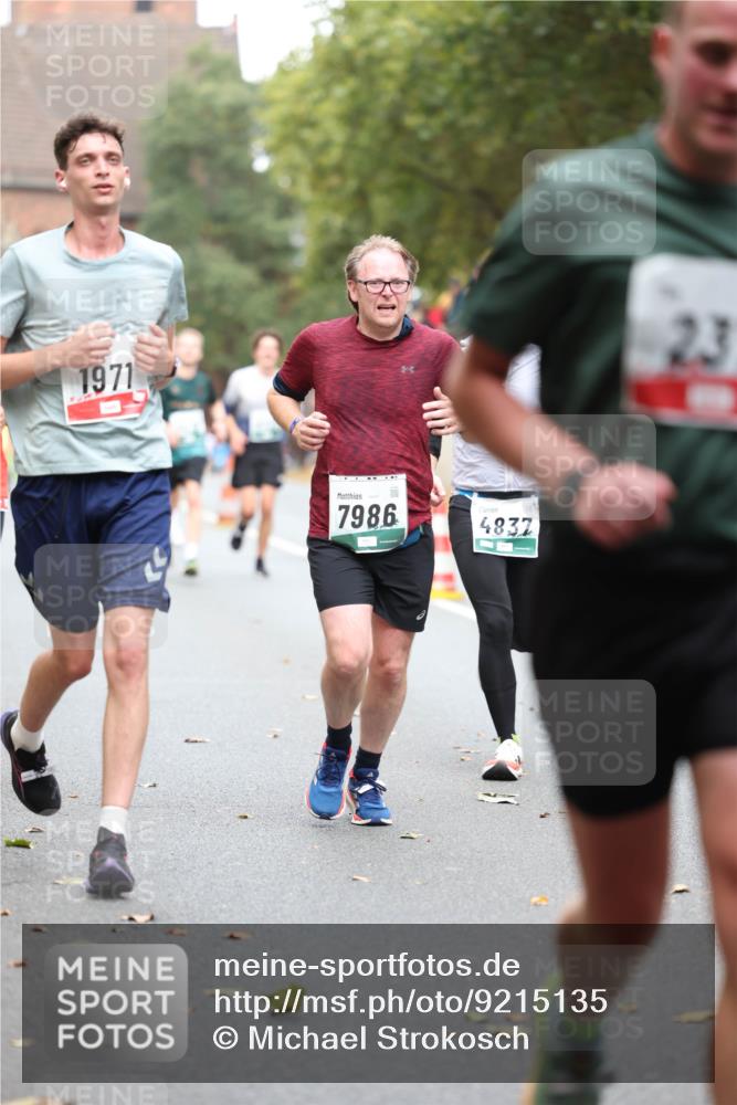 05.10.2025 - 20. swb-Marathon Bremen Michael Strokosch http://msf.ph/oto/9215135 05.10.2025 12:42:25 Laufen 1971, 7986, 4837, 23 meine-sportfotos.de