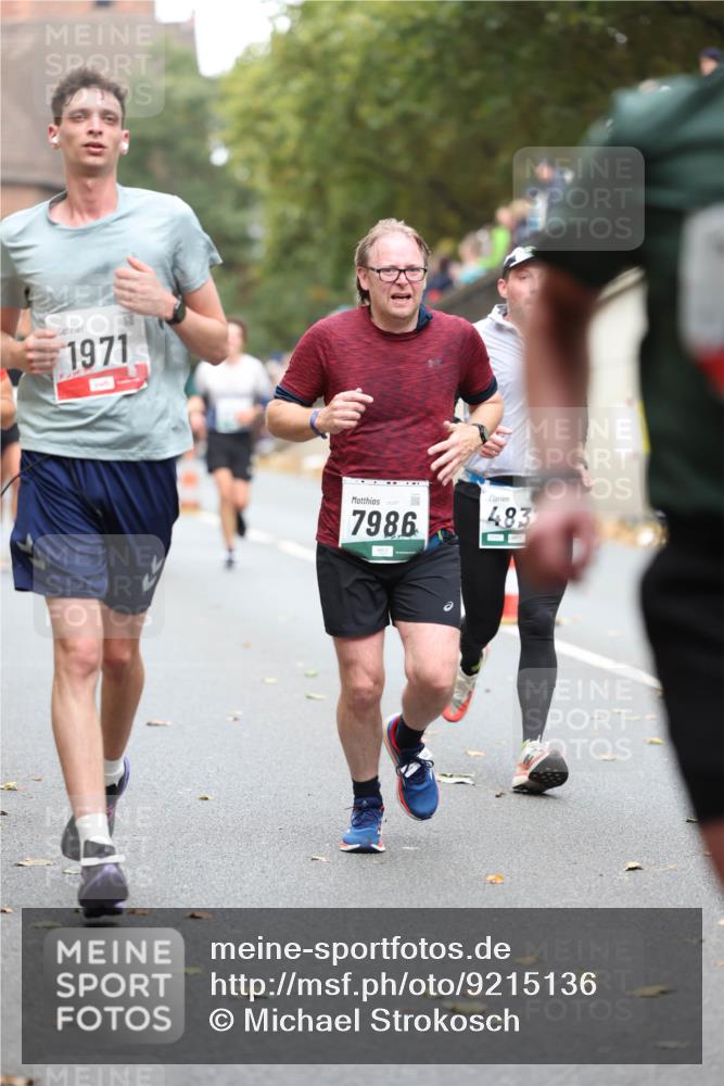 05.10.2025 - 20. swb-Marathon Bremen Michael Strokosch http://msf.ph/oto/9215136 05.10.2025 12:42:25 Laufen 1971, 7986, 483 meine-sportfotos.de