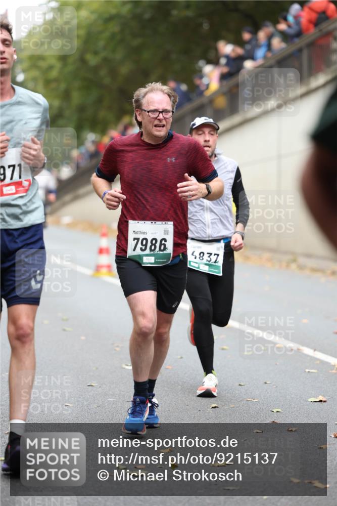 05.10.2025 - 20. swb-Marathon Bremen Michael Strokosch http://msf.ph/oto/9215137 05.10.2025 12:42:26 Laufen 971, 8287, 7986, 4837 meine-sportfotos.de