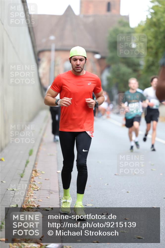 05.10.2025 - 20. swb-Marathon Bremen Michael Strokosch http://msf.ph/oto/9215139 05.10.2025 12:42:27 Laufen  meine-sportfotos.de