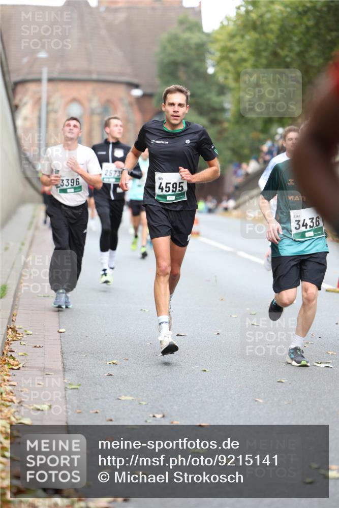 05.10.2025 - 20. swb-Marathon Bremen Michael Strokosch http://msf.ph/oto/9215141 05.10.2025 12:42:29 Laufen 3396, 2573, 4595, 3436 meine-sportfotos.de