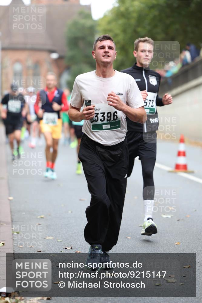05.10.2025 - 20. swb-Marathon Bremen Michael Strokosch http://msf.ph/oto/9215147 05.10.2025 12:42:32 Laufen 3396, 573 meine-sportfotos.de