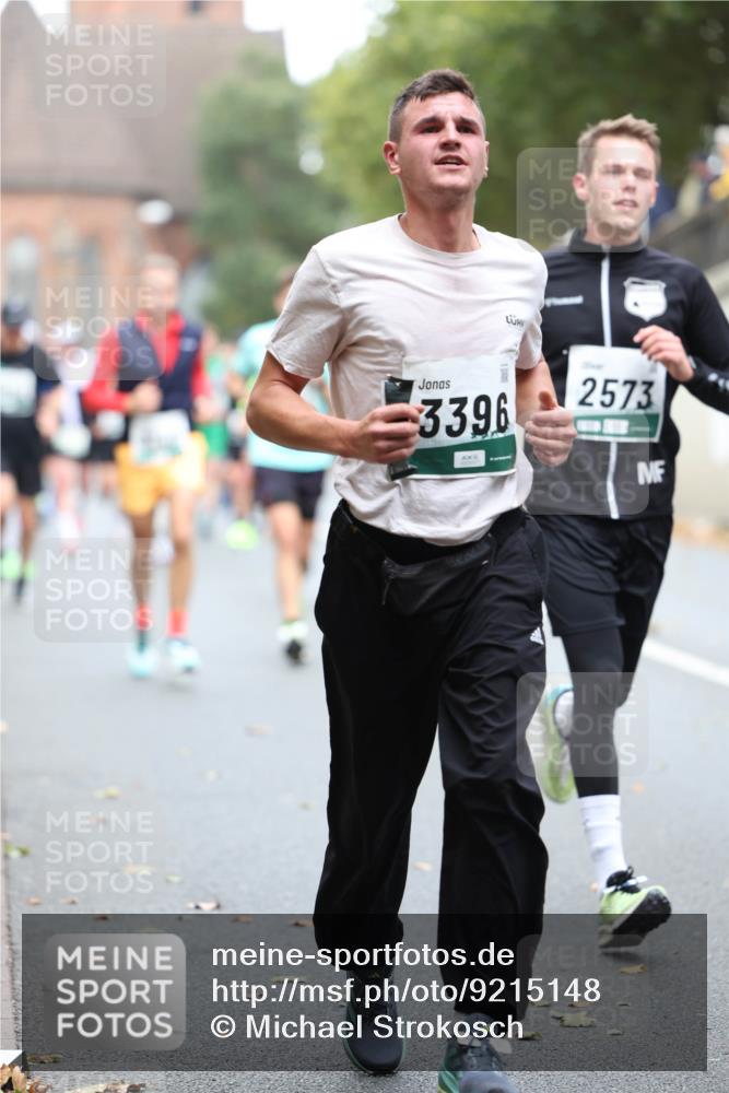 05.10.2025 - 20. swb-Marathon Bremen Michael Strokosch http://msf.ph/oto/9215148 05.10.2025 12:42:33 Laufen 3396, 2573 meine-sportfotos.de