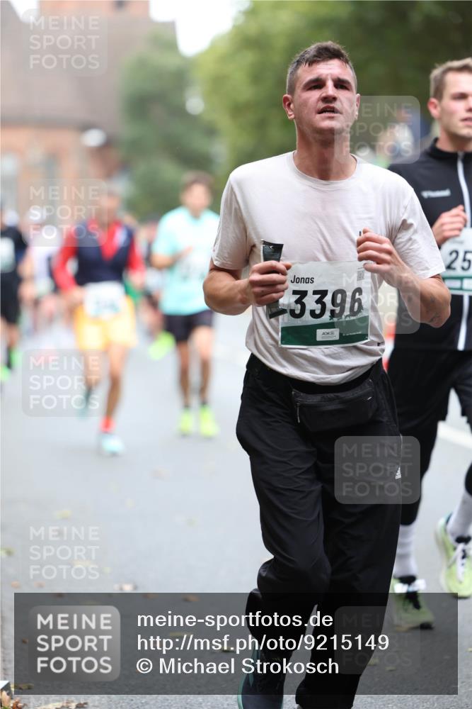05.10.2025 - 20. swb-Marathon Bremen Michael Strokosch http://msf.ph/oto/9215149 05.10.2025 12:42:33 Laufen 3396, 25 meine-sportfotos.de