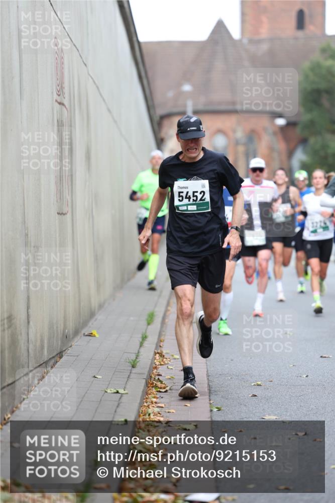 05.10.2025 - 20. swb-Marathon Bremen Michael Strokosch http://msf.ph/oto/9215153 05.10.2025 12:42:36 Laufen 5452 meine-sportfotos.de