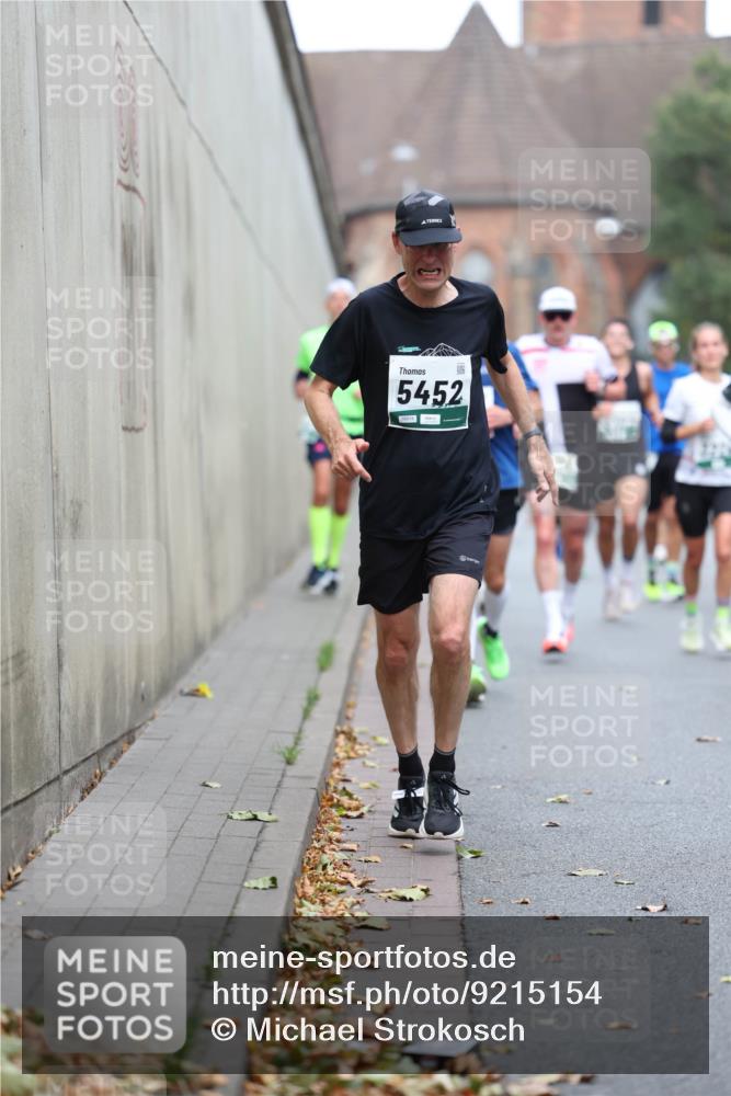05.10.2025 - 20. swb-Marathon Bremen Michael Strokosch http://msf.ph/oto/9215154 05.10.2025 12:42:36 Laufen 5452, 09015 meine-sportfotos.de