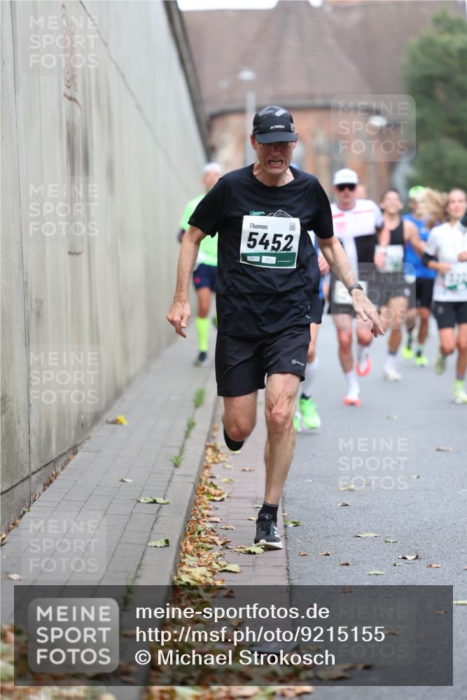 05.10.2025 - 20. swb-Marathon Bremen Michael Strokosch http://msf.ph/oto/9215155 05.10.2025 12:42:36 Laufen 5452 meine-sportfotos.de