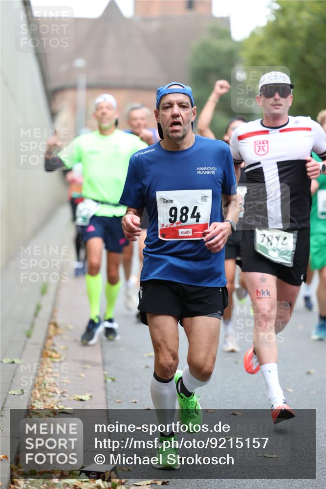 05.10.2025 - 20. swb-Marathon Bremen Michael Strokosch http://msf.ph/oto/9215157 05.10.2025 12:42:39 Laufen 984, 7814 meine-sportfotos.de
