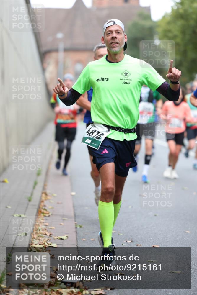 05.10.2025 - 20. swb-Marathon Bremen Michael Strokosch http://msf.ph/oto/9215161 05.10.2025 12:42:40 Laufen 4876 meine-sportfotos.de