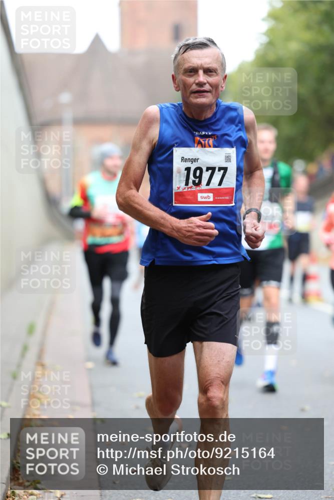 05.10.2025 - 20. swb-Marathon Bremen Michael Strokosch http://msf.ph/oto/9215164 05.10.2025 12:42:42 Laufen 1977 meine-sportfotos.de