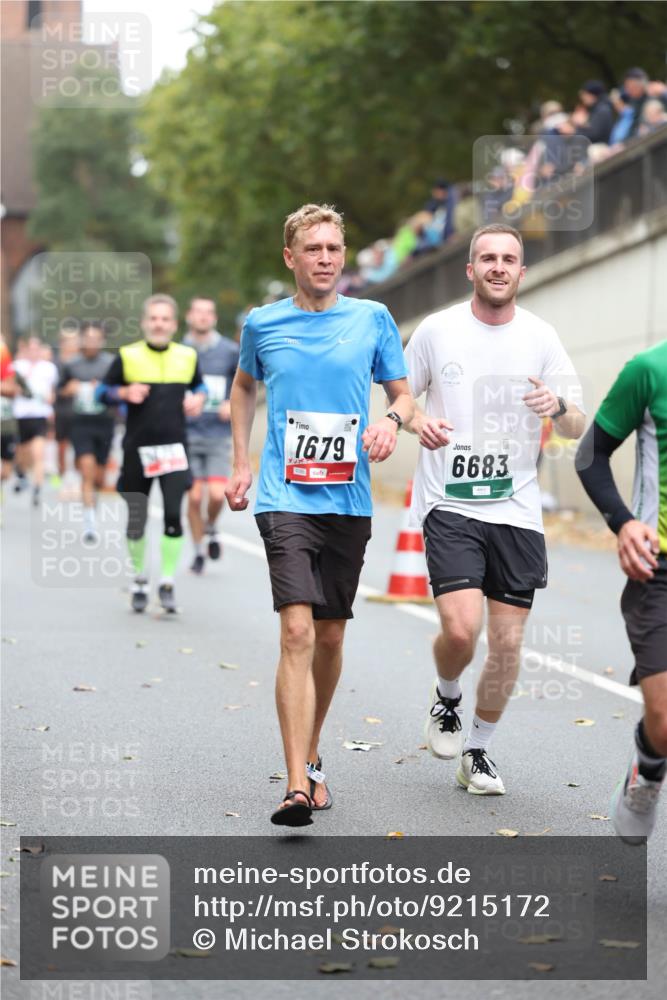 05.10.2025 - 20. swb-Marathon Bremen Michael Strokosch http://msf.ph/oto/9215172 05.10.2025 12:42:48 Laufen 1679, 6683 meine-sportfotos.de