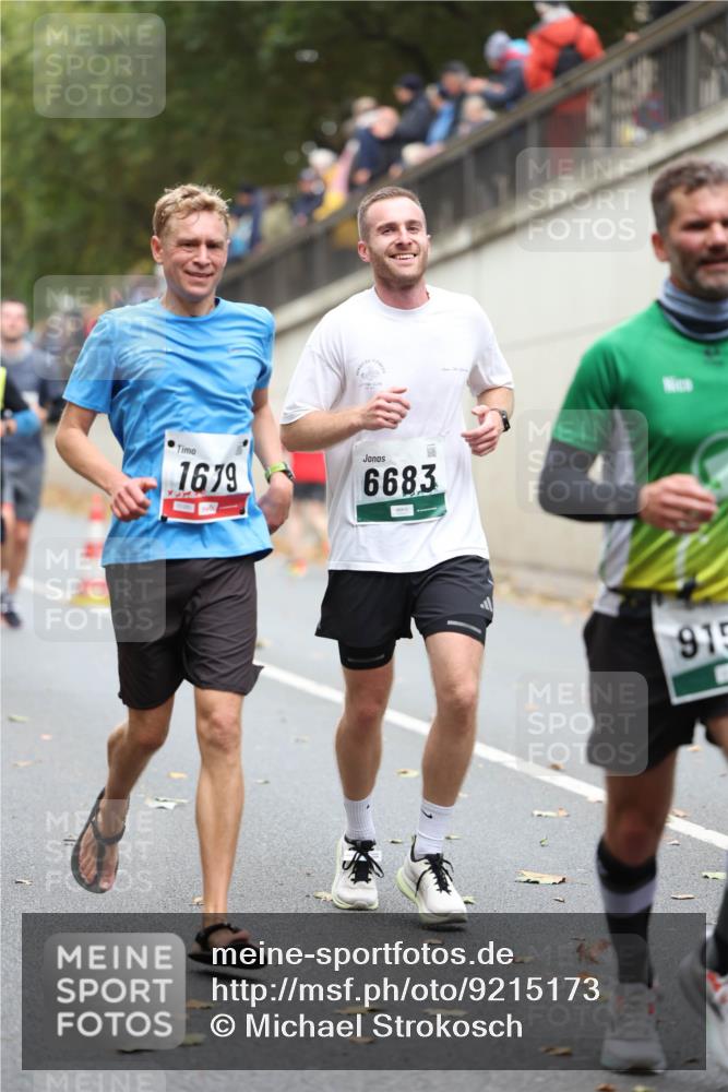 05.10.2025 - 20. swb-Marathon Bremen Michael Strokosch http://msf.ph/oto/9215173 05.10.2025 12:42:48 Laufen 1679, 6683, 915 meine-sportfotos.de