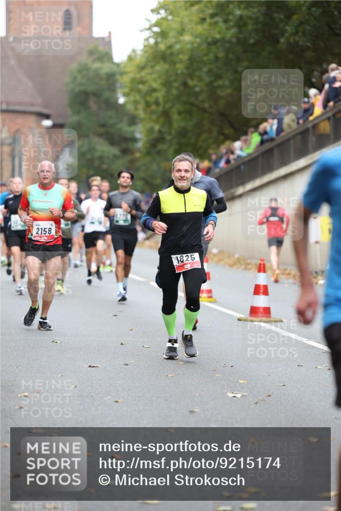 05.10.2025 - 20. swb-Marathon Bremen Michael Strokosch http://msf.ph/oto/9215174 05.10.2025 12:42:49 Laufen 2158, 1276, 1825 meine-sportfotos.de