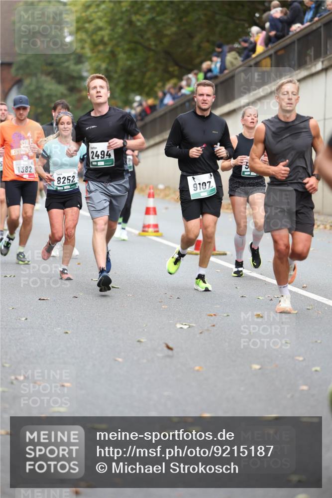 05.10.2025 - 20. swb-Marathon Bremen Michael Strokosch http://msf.ph/oto/9215187 05.10.2025 12:42:56 Laufen 1382, 8252, 2494, 9107 meine-sportfotos.de