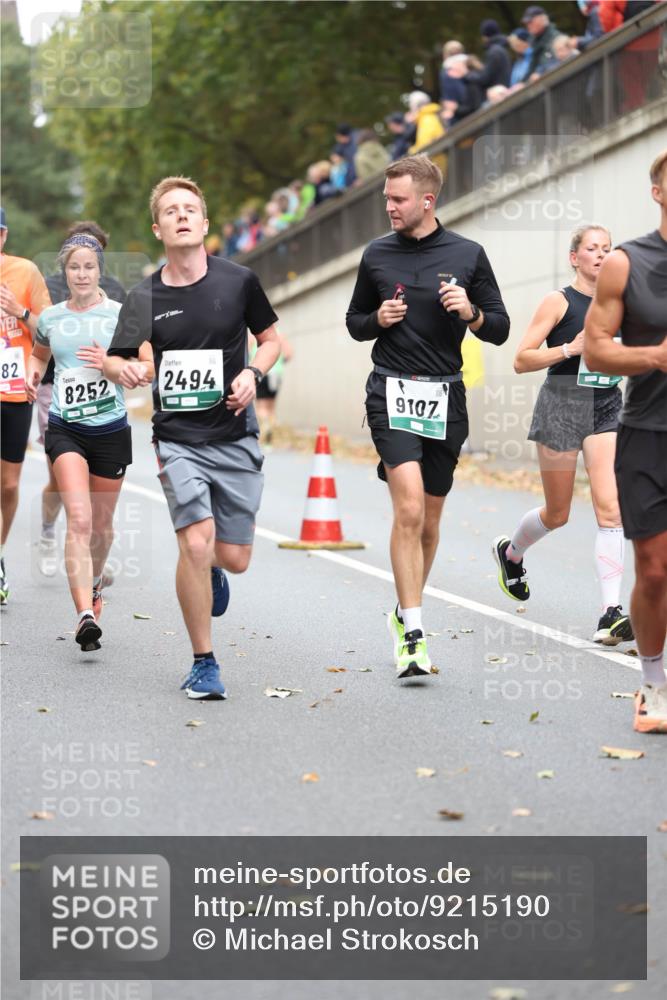 05.10.2025 - 20. swb-Marathon Bremen Michael Strokosch http://msf.ph/oto/9215190 05.10.2025 12:42:57 Laufen 82, 8252, 921, 2494, 9107 meine-sportfotos.de
