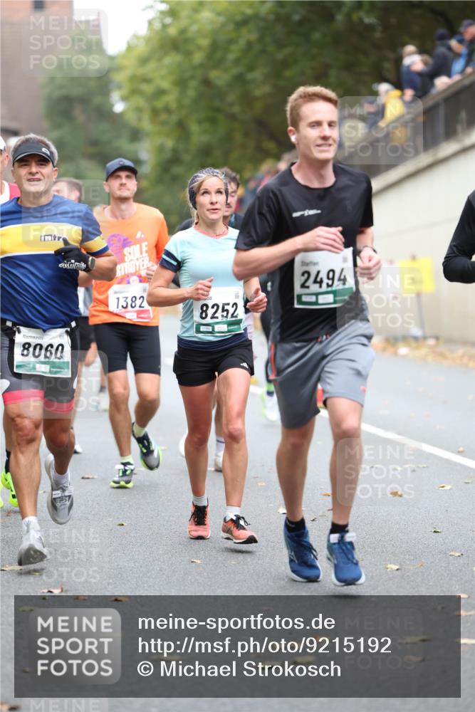 05.10.2025 - 20. swb-Marathon Bremen Michael Strokosch http://msf.ph/oto/9215192 05.10.2025 12:42:58 Laufen 8060, 1382, 2494, 8252 meine-sportfotos.de