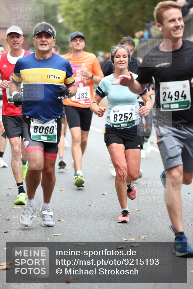 05.10.2025 - 20. swb-Marathon Bremen Michael Strokosch http://msf.ph/oto/9215193 05.10.2025 12:42:58 Laufen 8060, 1382, 8252, 2494 meine-sportfotos.de