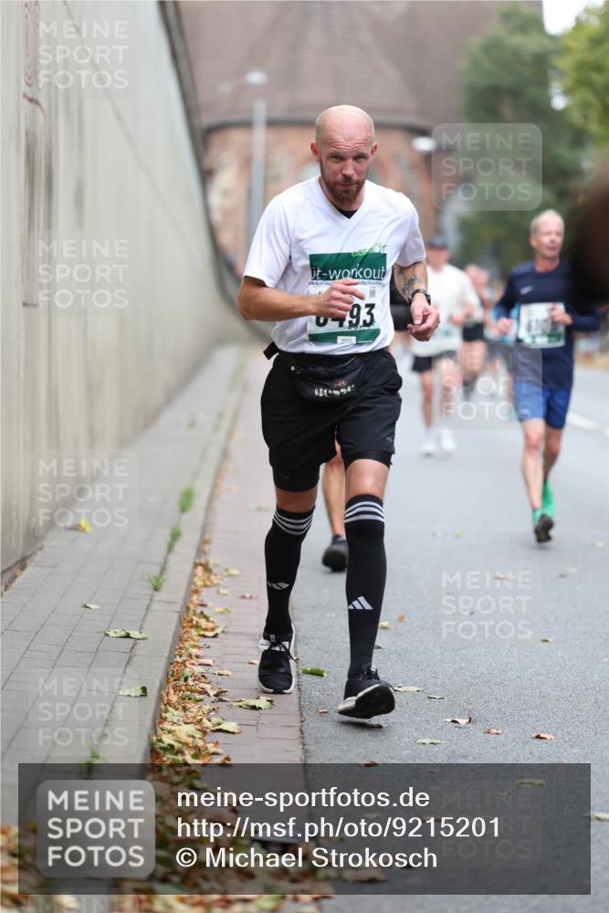 05.10.2025 - 20. swb-Marathon Bremen Michael Strokosch http://msf.ph/oto/9215201 05.10.2025 12:43:02 Laufen 93 meine-sportfotos.de