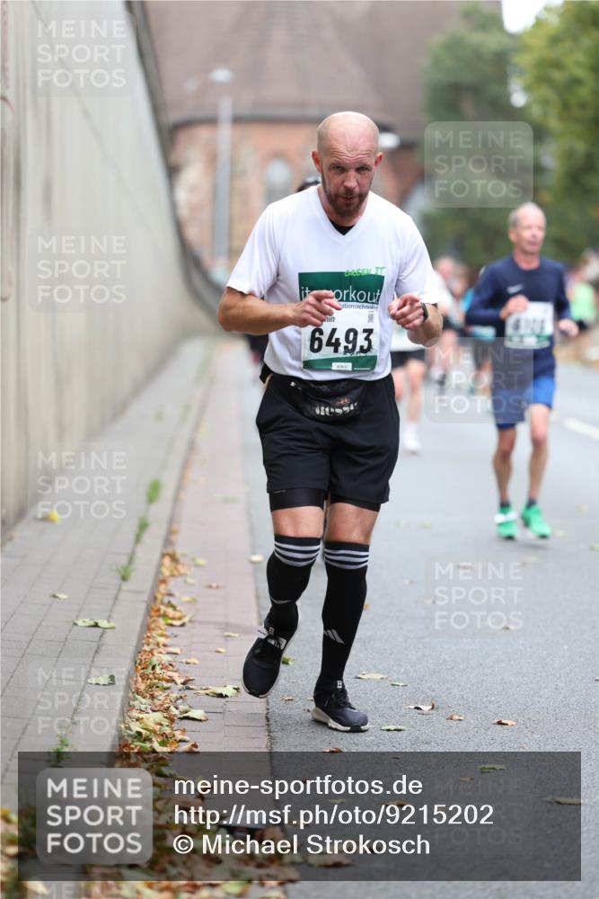 05.10.2025 - 20. swb-Marathon Bremen Michael Strokosch http://msf.ph/oto/9215202 05.10.2025 12:43:02 Laufen 6493 meine-sportfotos.de