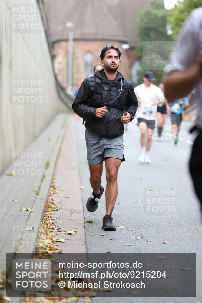 05.10.2025 - 20. swb-Marathon Bremen Michael Strokosch http://msf.ph/oto/9215204 05.10.2025 12:43:04 Laufen  meine-sportfotos.de