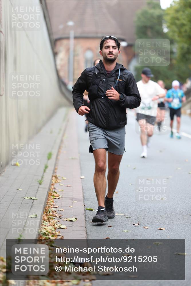 05.10.2025 - 20. swb-Marathon Bremen Michael Strokosch http://msf.ph/oto/9215205 05.10.2025 12:43:04 Laufen  meine-sportfotos.de