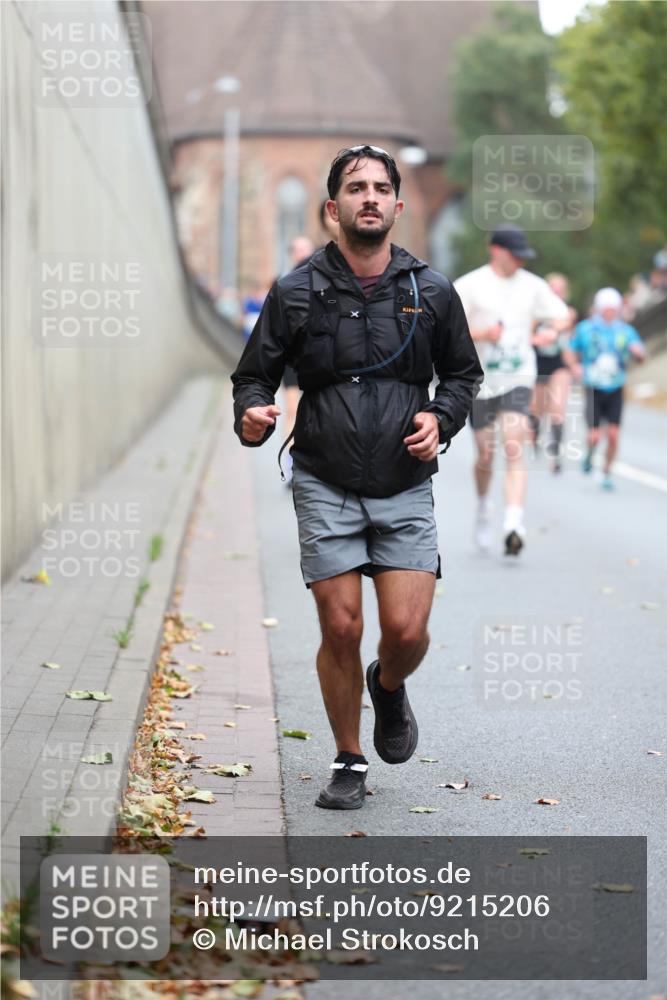 05.10.2025 - 20. swb-Marathon Bremen Michael Strokosch http://msf.ph/oto/9215206 05.10.2025 12:43:04 Laufen  meine-sportfotos.de