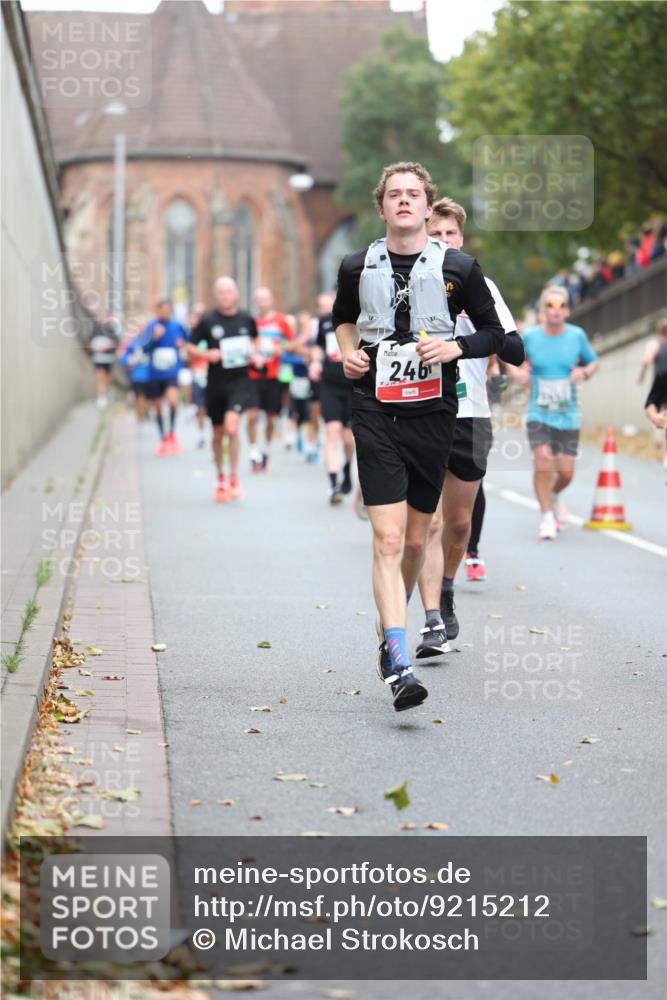 05.10.2025 - 20. swb-Marathon Bremen Michael Strokosch http://msf.ph/oto/9215212 05.10.2025 12:43:09 Laufen 246 meine-sportfotos.de