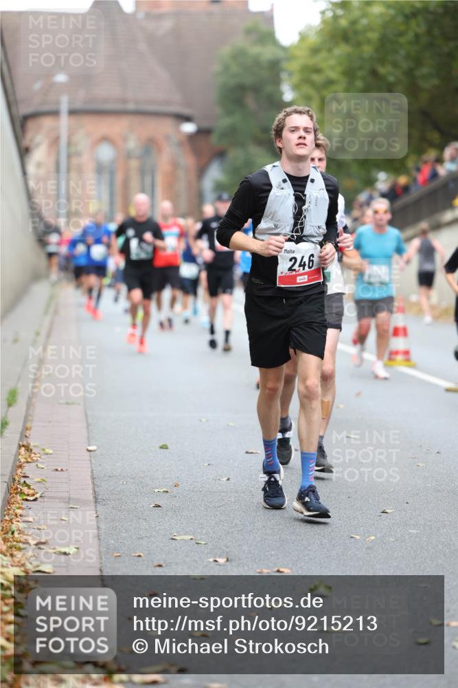 05.10.2025 - 20. swb-Marathon Bremen Michael Strokosch http://msf.ph/oto/9215213 05.10.2025 12:43:09 Laufen 246 meine-sportfotos.de