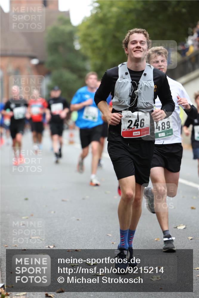 05.10.2025 - 20. swb-Marathon Bremen Michael Strokosch http://msf.ph/oto/9215214 05.10.2025 12:43:10 Laufen 246, 489 meine-sportfotos.de