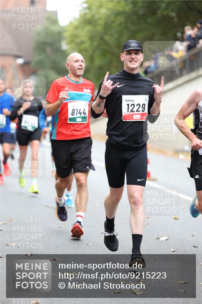 05.10.2025 - 20. swb-Marathon Bremen Michael Strokosch http://msf.ph/oto/9215223 05.10.2025 12:43:16 Laufen 1229, 8144 meine-sportfotos.de