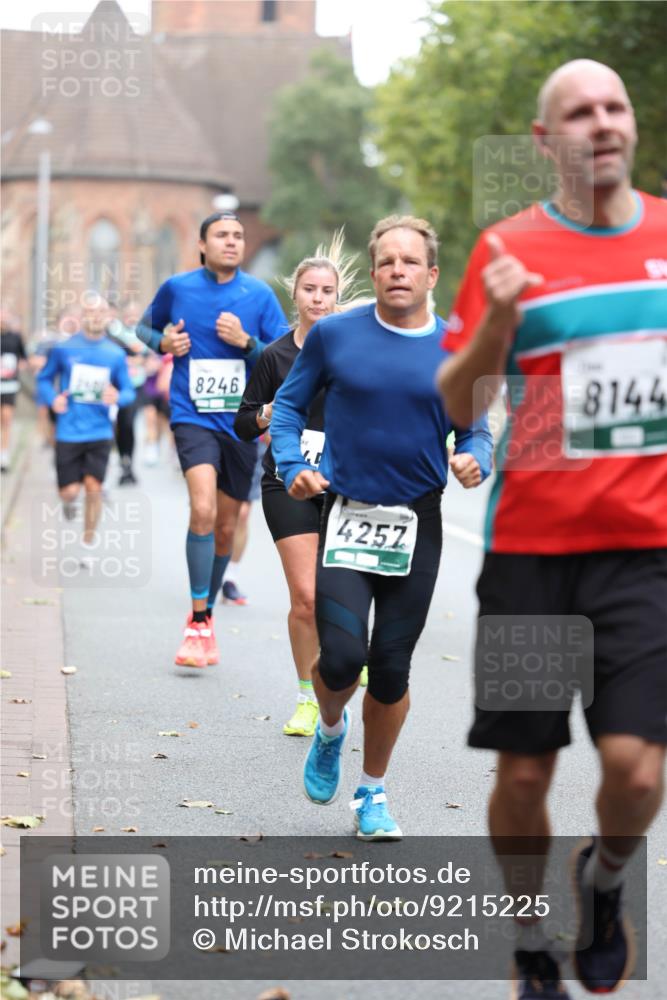 05.10.2025 - 20. swb-Marathon Bremen Michael Strokosch http://msf.ph/oto/9215225 05.10.2025 12:43:18 Laufen 8246, 4257, 8144 meine-sportfotos.de