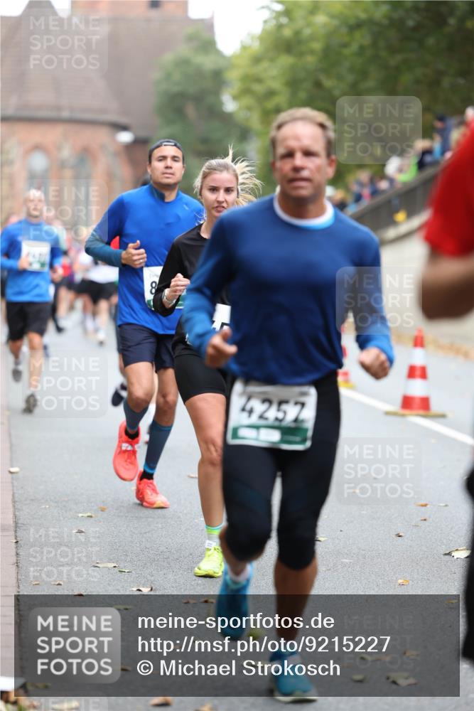 05.10.2025 - 20. swb-Marathon Bremen Michael Strokosch http://msf.ph/oto/9215227 05.10.2025 12:43:18 Laufen 8, 4252 meine-sportfotos.de