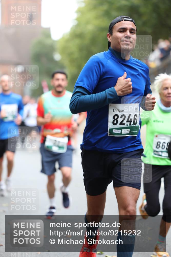 05.10.2025 - 20. swb-Marathon Bremen Michael Strokosch http://msf.ph/oto/9215232 05.10.2025 12:43:20 Laufen 8246, 05036, 869 meine-sportfotos.de