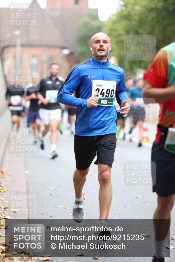 05.10.2025 - 20. swb-Marathon Bremen Michael Strokosch http://msf.ph/oto/9215235 05.10.2025 12:43:22 Laufen 2490 meine-sportfotos.de